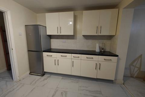 undefined, Layton Road, HOUNSLOW, TW3 1YH