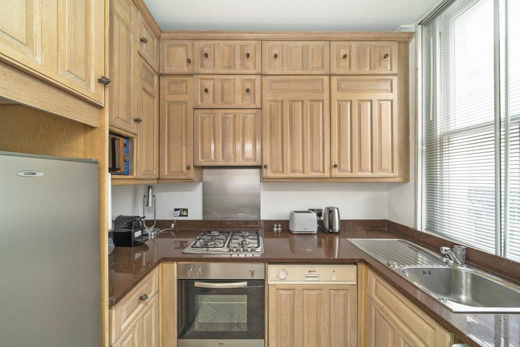Apartment in London - View 5