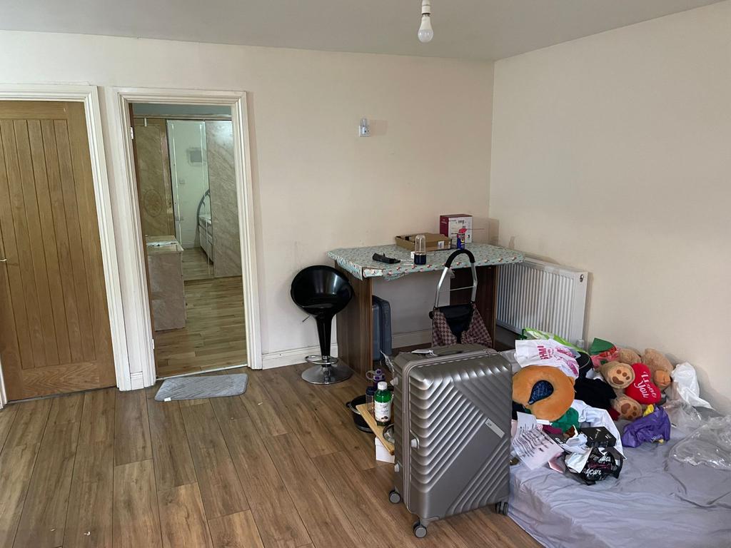 Apartment in HOUNSLOW - View 2