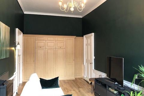 Studio to rent, Howe Street, Edinburgh EH3