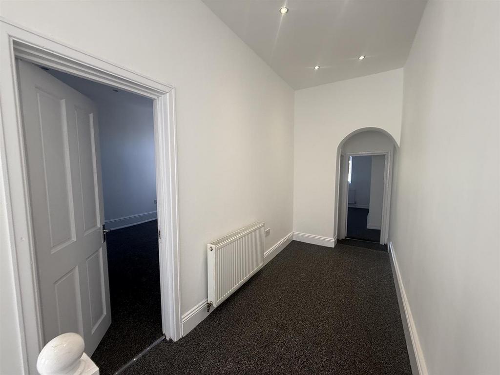 Apartment in Wirral, Liverpool City Region - View 2