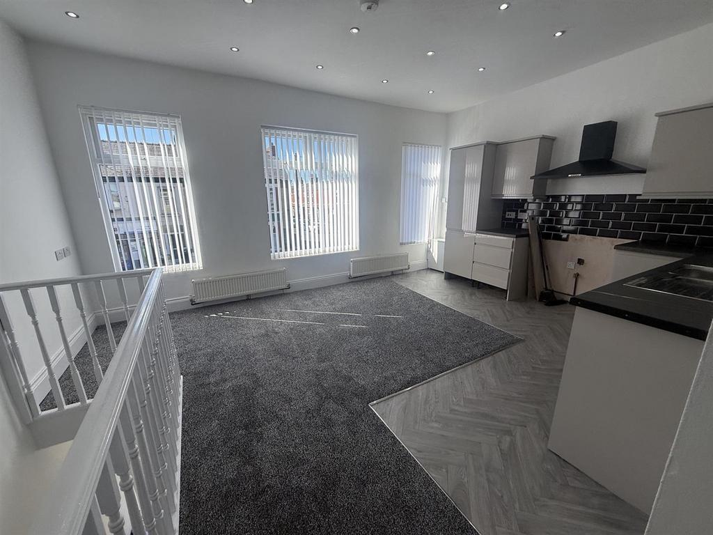 Apartment in Wirral, Liverpool City Region - View 5