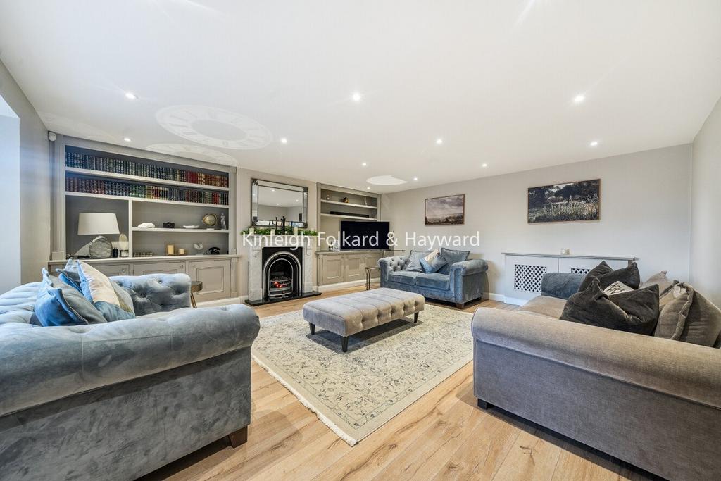 House in London - View 2