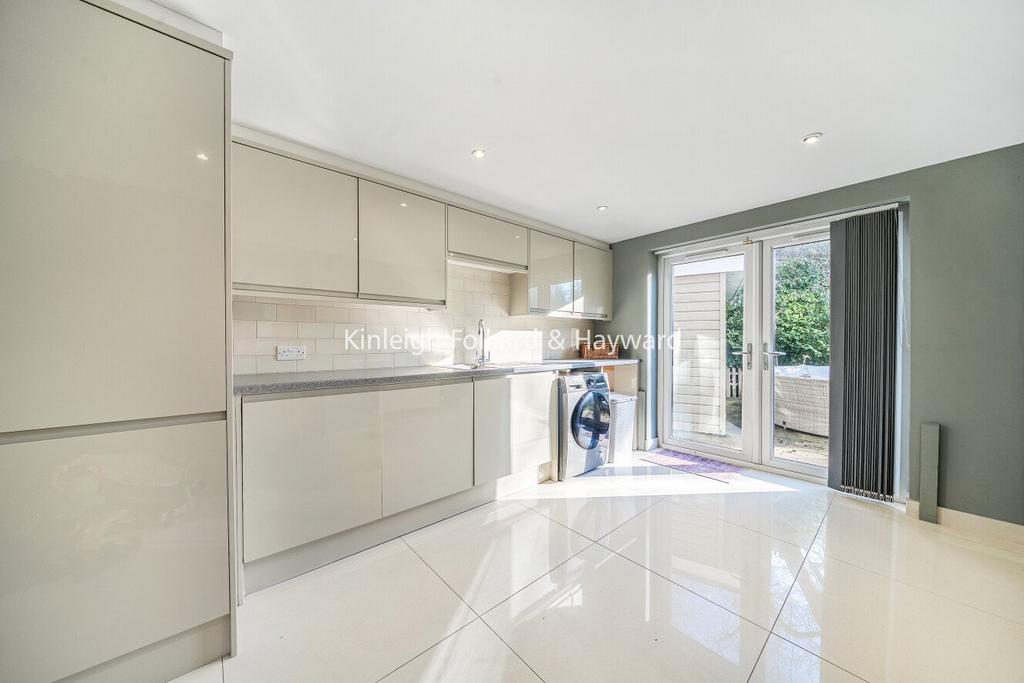 House in London - View 5