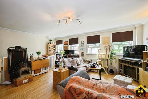 2 bedroom maisonette for sale, Gawton Crescent, Coulsdon, CR5