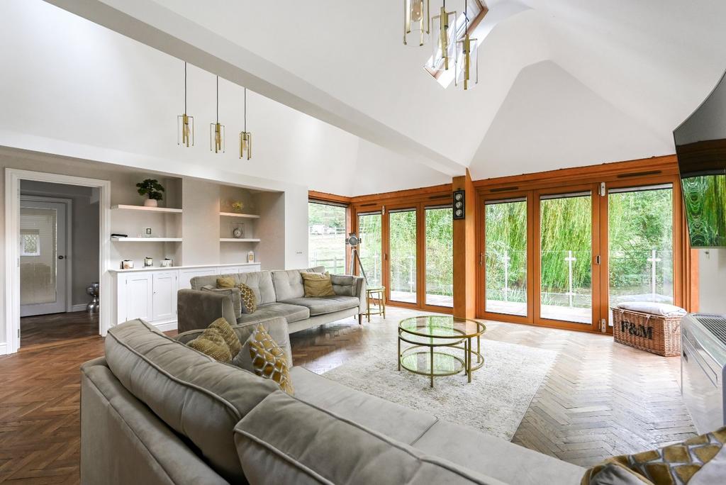 House in Ashford, Charing - More