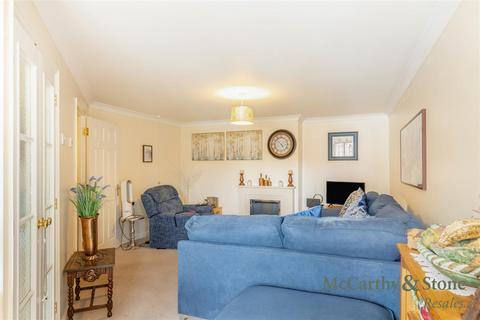1 bedroom apartment for sale, High Street South, Rushden, Northamptonshire, NN10 0FR