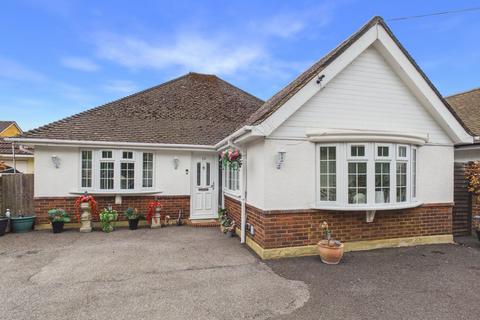 2 bedroom bungalow for sale, Wraysbury Road, Staines-upon-Thames, Berkshire, TW19
