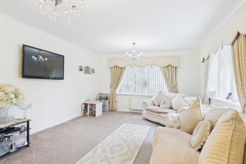 2 bedroom bungalow for sale, Wraysbury Road, Staines-upon-Thames, Berkshire, TW19