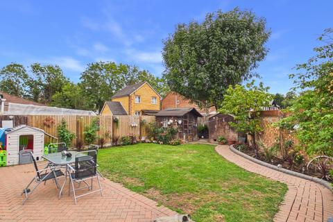 2 bedroom bungalow for sale, Wraysbury Road, Staines-upon-Thames, Berkshire, TW19