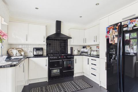 2 bedroom bungalow for sale, Wraysbury Road, Staines-upon-Thames, Berkshire, TW19