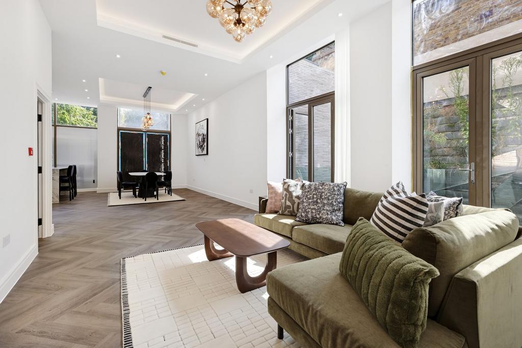 House in London, Royal Borough of Kensington and Chelsea - View 2