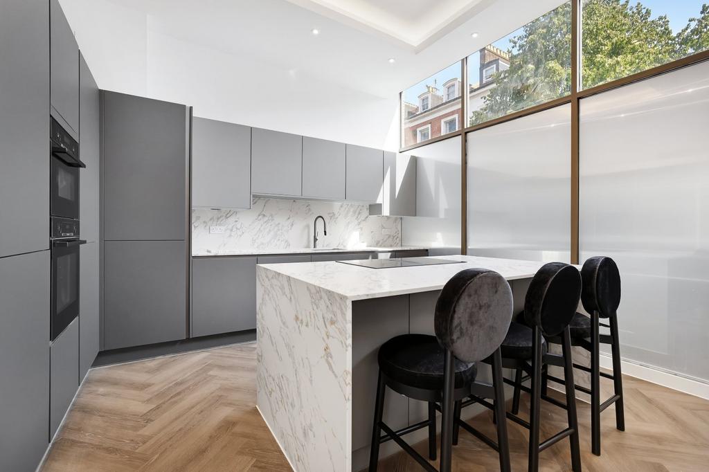 House in London, Royal Borough of Kensington and Chelsea - View 5