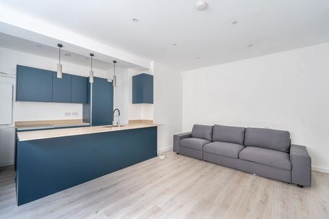 Studio to rent, Gloucester Terrace, Royal Oak, London, W2