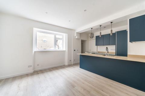 Studio to rent, Gloucester Terrace, Royal Oak, London, W2