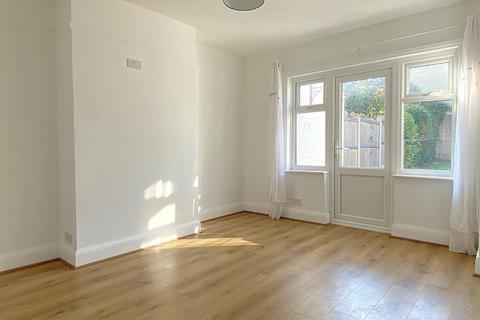 3 bedroom end of terrace house to rent, The Fairway, Gravesend