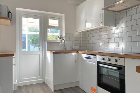 3 bedroom end of terrace house to rent, The Fairway, Gravesend