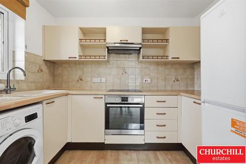 2 bedroom flat for sale, Cedar Court, Grosvenor Road, Wanstead