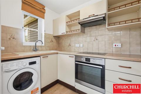2 bedroom flat for sale, Cedar Court, Grosvenor Road, Wanstead