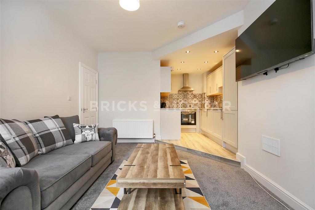 Apartment in Newcastle upon Tyne, Tyne and Wear - View 2