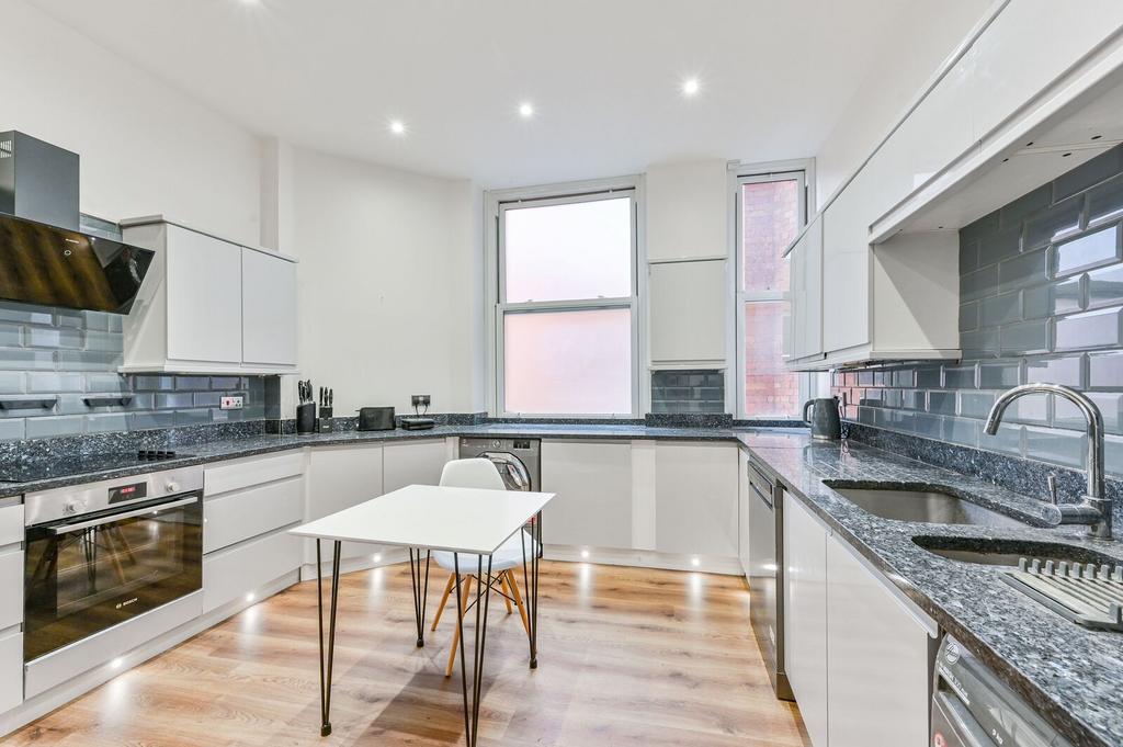Apartment in London - View 2