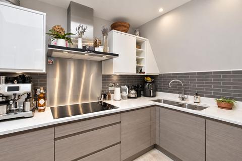 2 bedroom apartment for sale, Queens Road, Weybridge, KT13