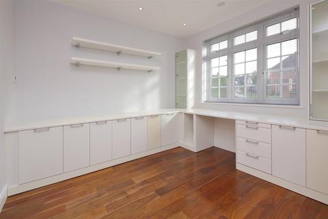 6 bedroom detached house for sale, Dellfield Close, Radlett