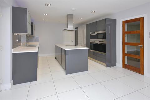 6 bedroom detached house for sale, Dellfield Close, Radlett