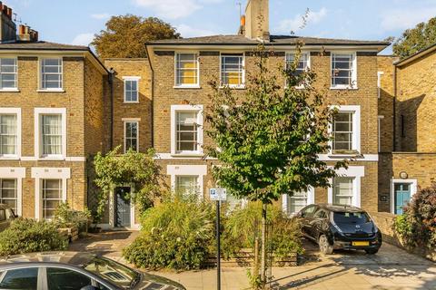 2 bedroom flat for sale, Navarino Road, London E8