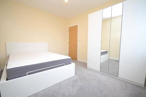 undefined, Chigwell Road, London E18