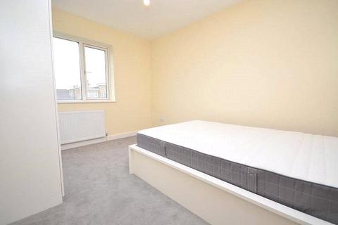 undefined, Chigwell Road, London E18