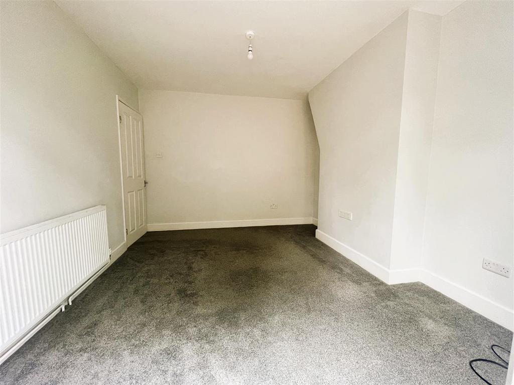Apartment in Southampton - View 3