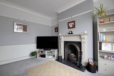 4 bedroom semi-detached house for sale, Allderidge Avenue, Hull