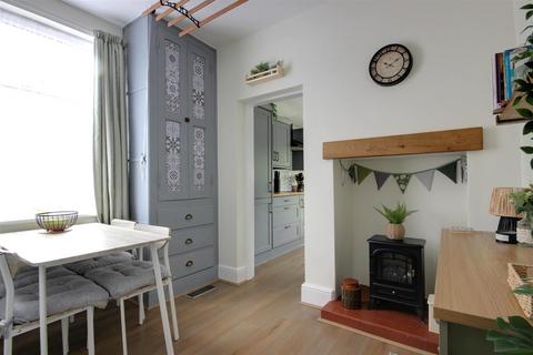 4 bedroom semi-detached house for sale, Allderidge Avenue, Hull