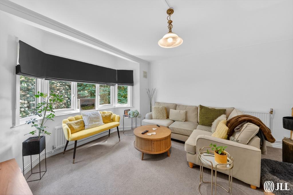 Apartment in Richmond, Petersham - View 2