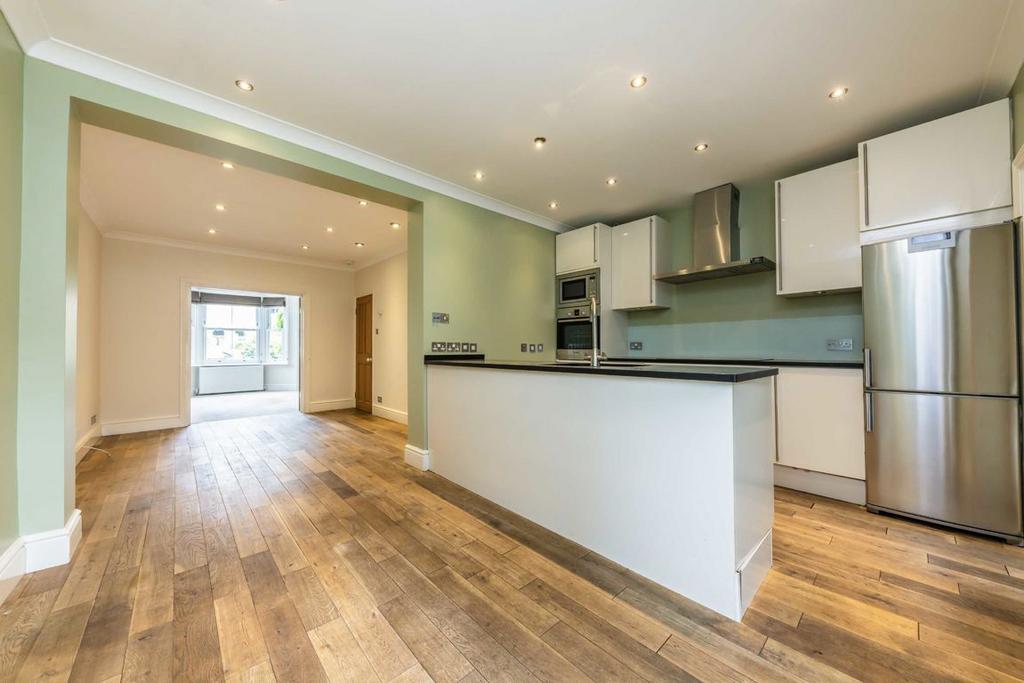 House in Kingston Upon Thames - View 3