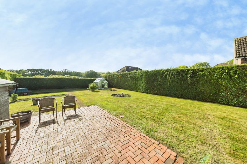 House in Haywards Heath, Wivelsfield - View 2