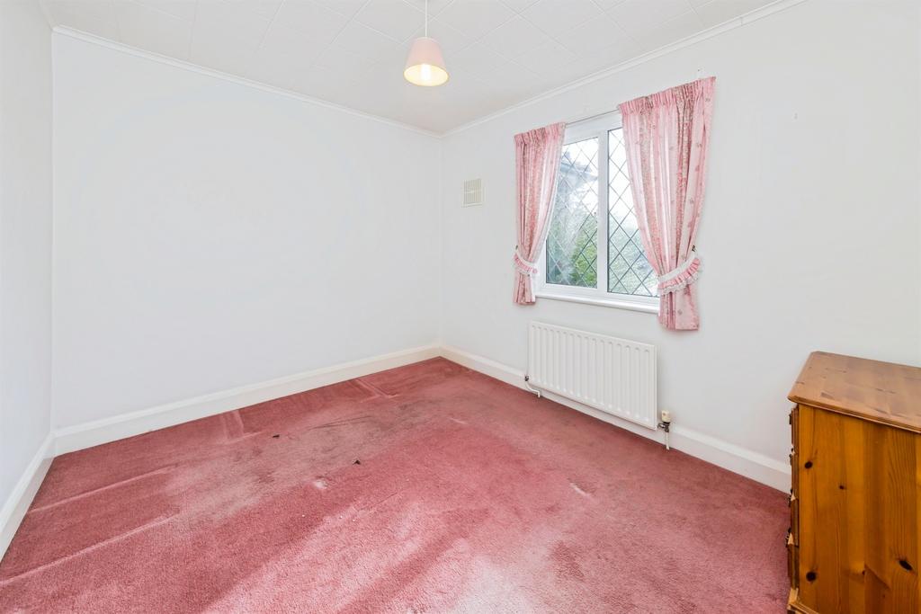 House in Haywards Heath, Wivelsfield - More