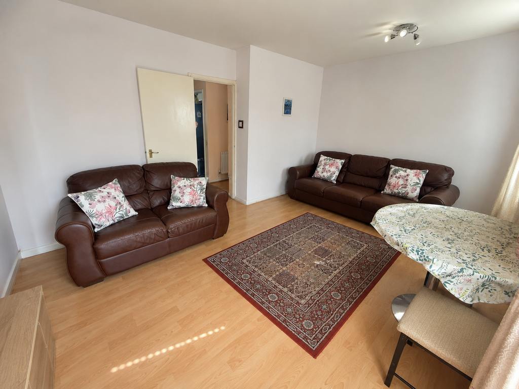 Apartment in Romford - View 5