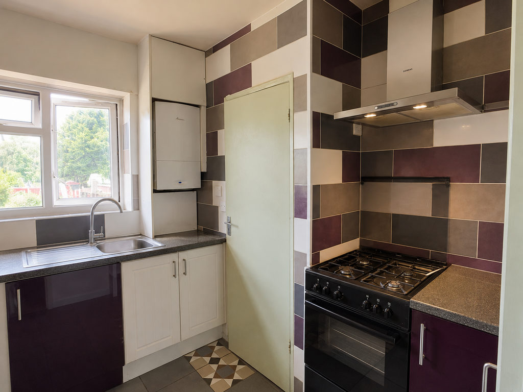 Apartment in Romford - More
