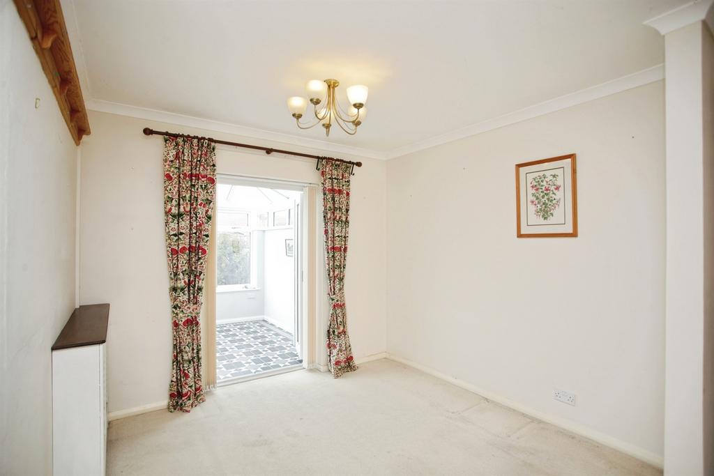 House in Rugby, Warwickshire - View 4