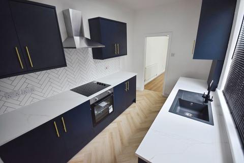 3 bedroom terraced house to rent, Hanley Road, Hanley