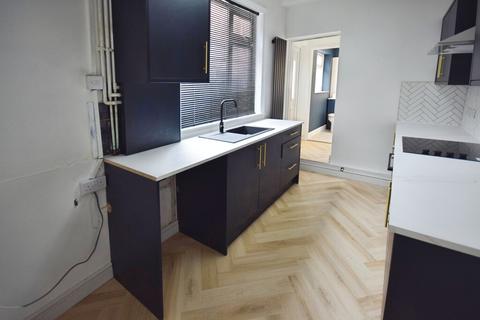 3 bedroom terraced house to rent, Hanley Road, Hanley