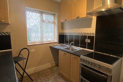 2 bedroom terraced house to rent, Manor Road, Hadley, Telford