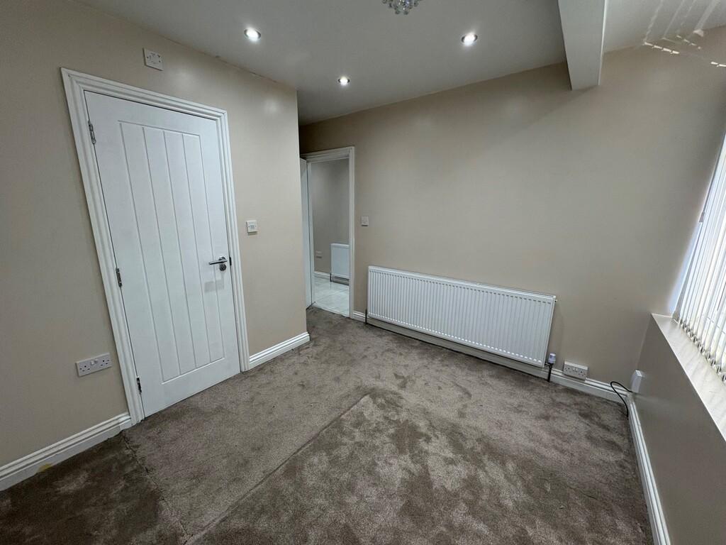 Apartment in Hayes - View 2