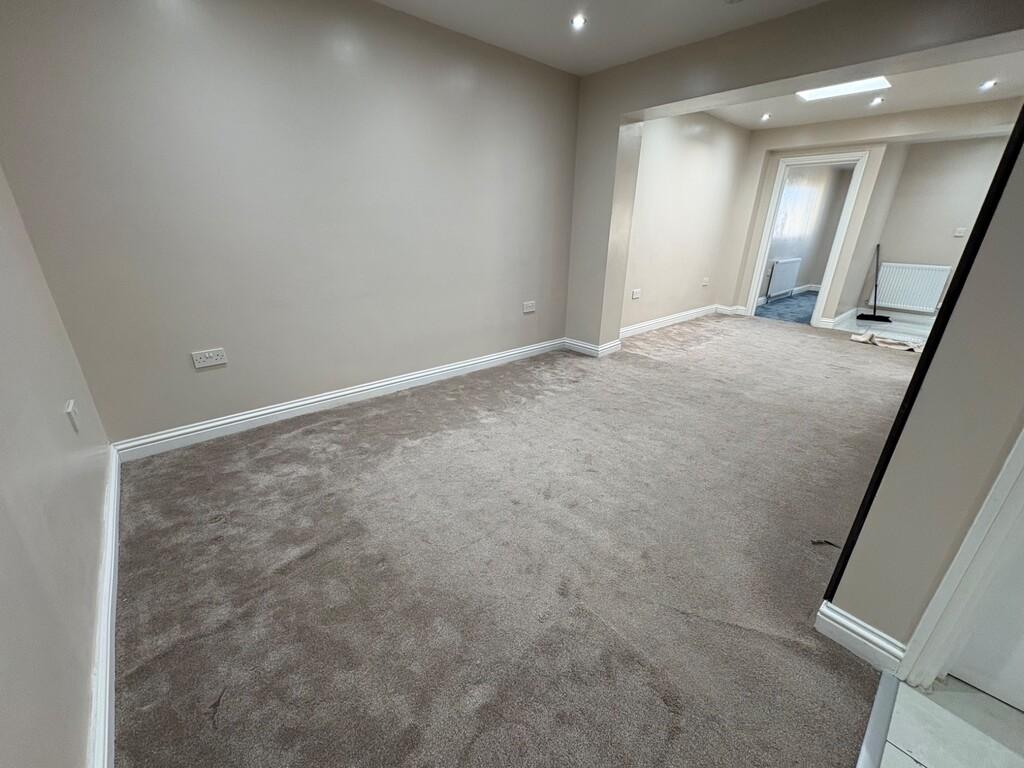 Apartment in Hayes - View 3