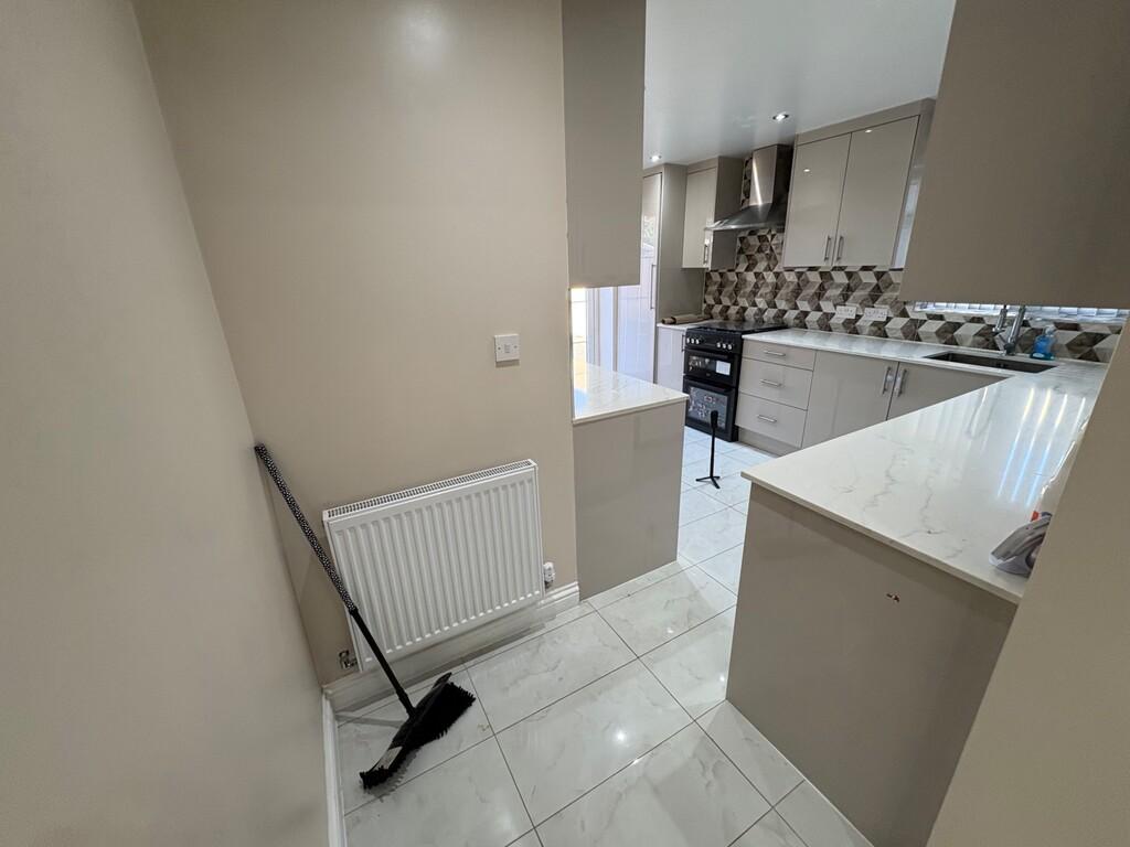 Apartment in Hayes - View 4