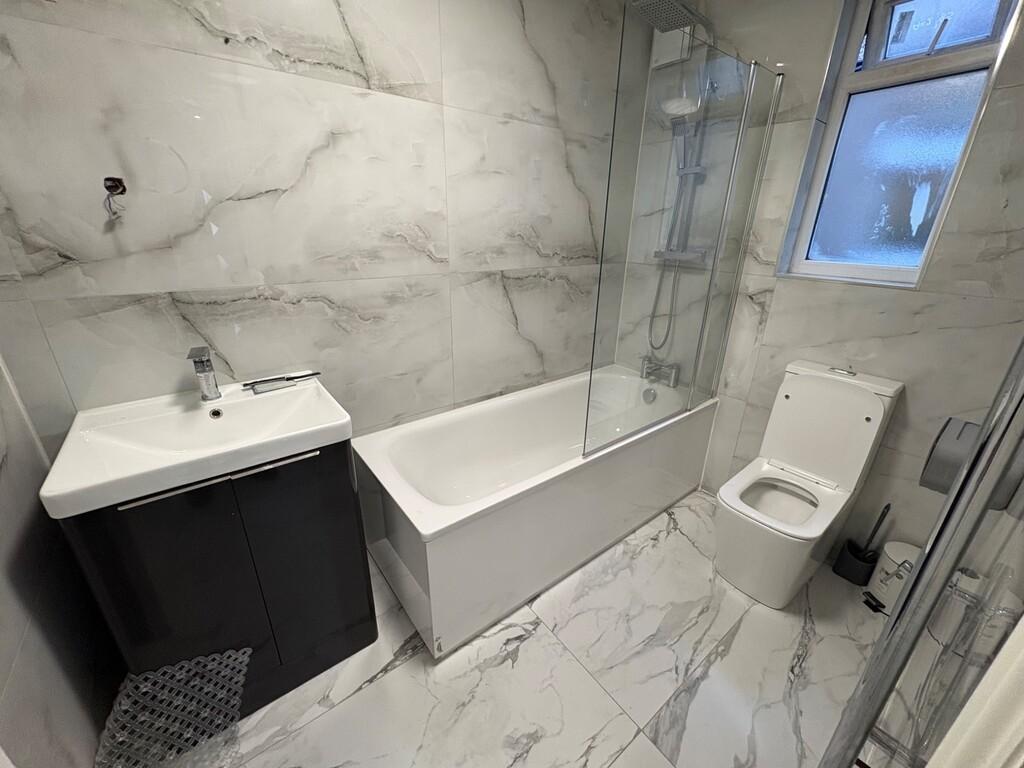 Apartment in Hayes - View 5