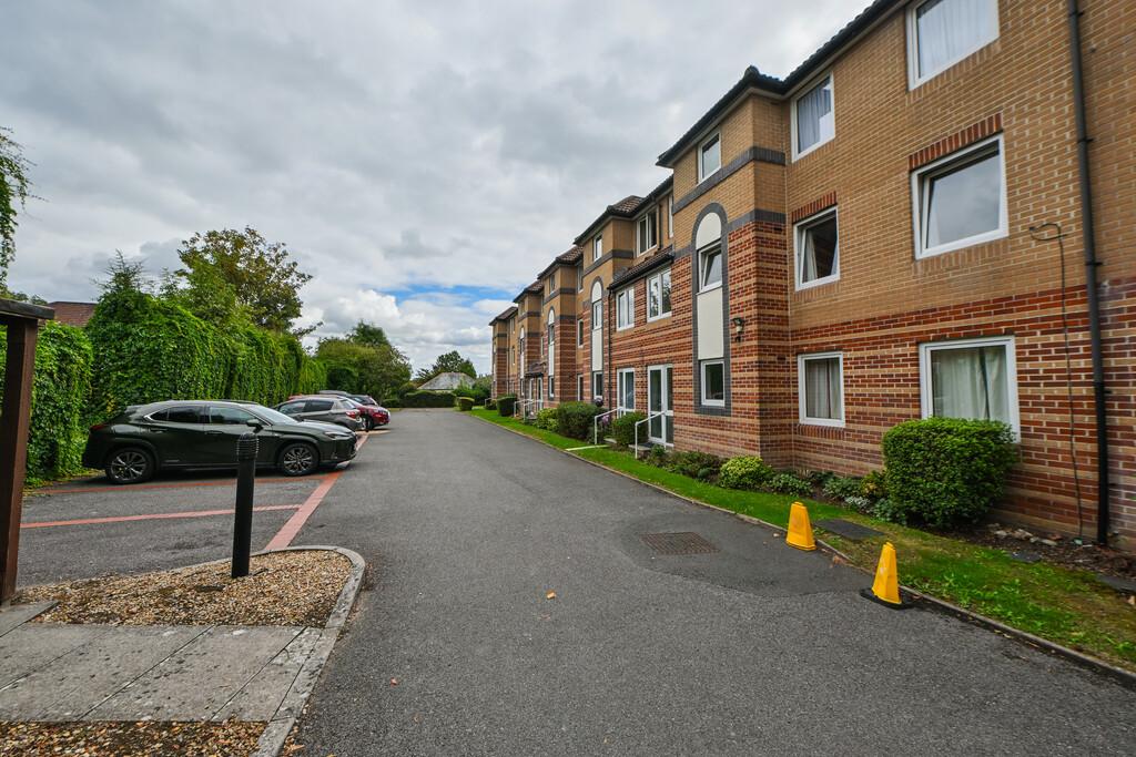 Apartment in Southampton - View 3