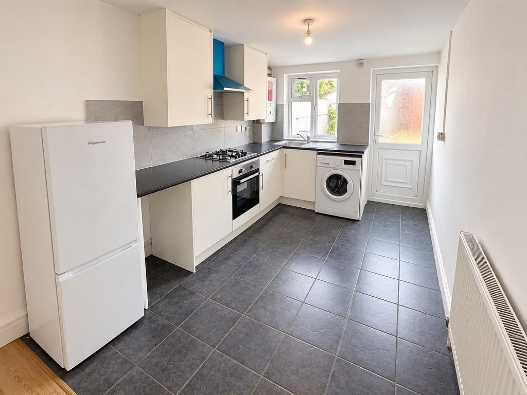 Apartment in SOUTHALL - View 2